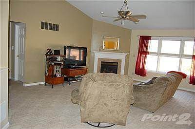 <b><i><font color=red SIZE=+3> Fabulous open floor plan!</font><i><b>