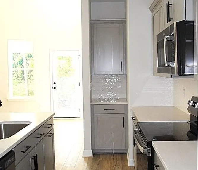 408 Ireland Way — Photo 3