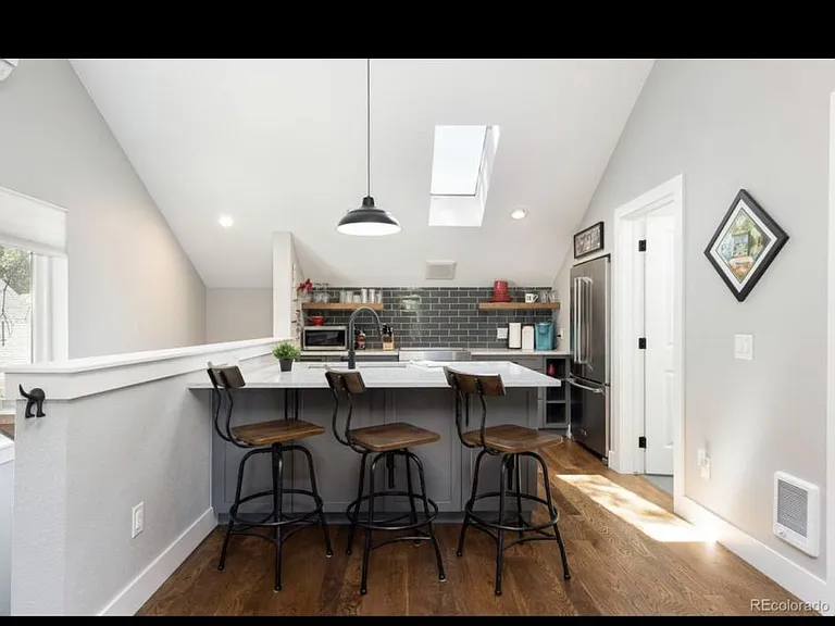 4327 1/2 N Wolff St — Photo 1