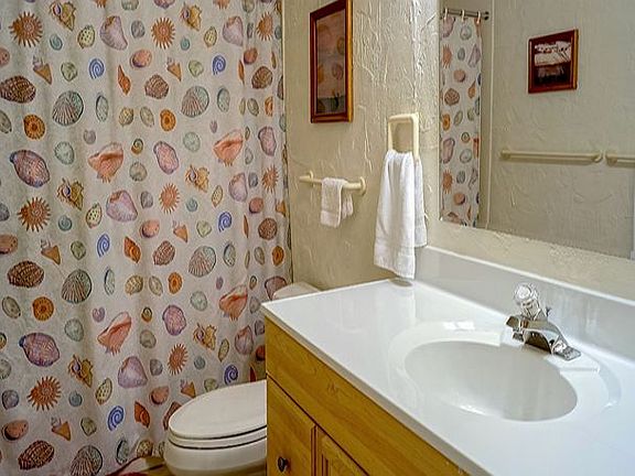 4th image of 321 Pelican Cir #A