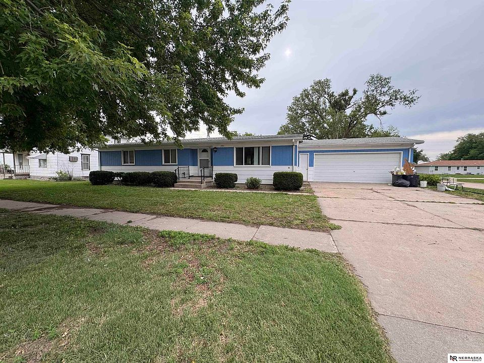 1st image of 740 6th Ave