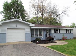 204 Chandler Dr, Mount Carmel, IL 62863