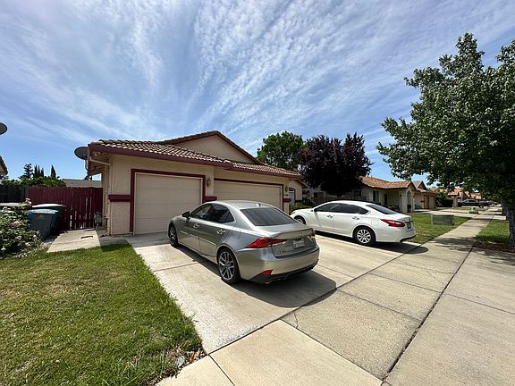 3rd image of 1496 Berkshire Dr