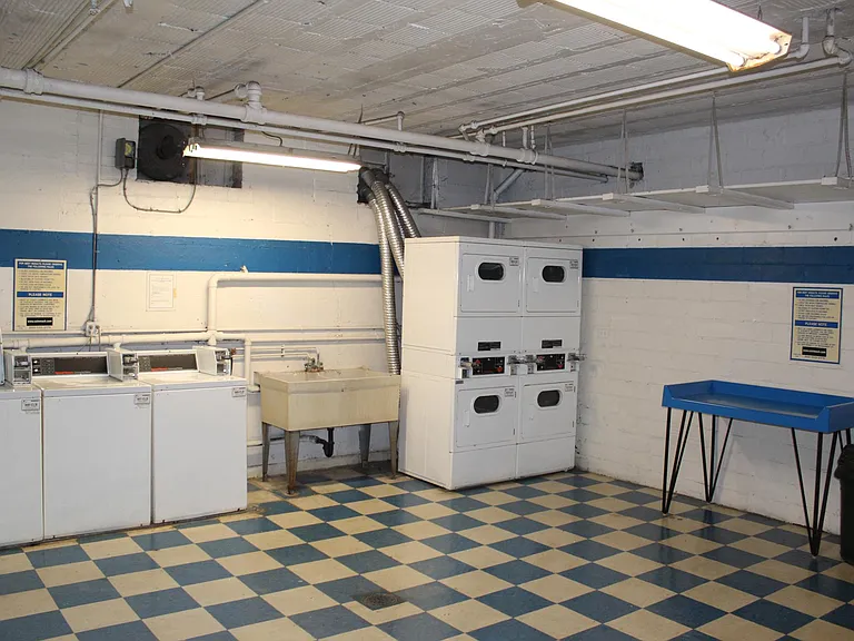 Hampshire Hall — Photo 14