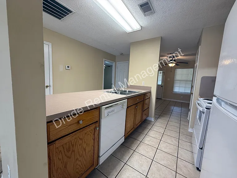 508 Cedar Ln — Photo 8