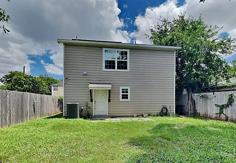 3321 Rutz St — Photo 16