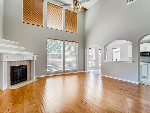 3rd image of 1224 Carriage Creek Dr