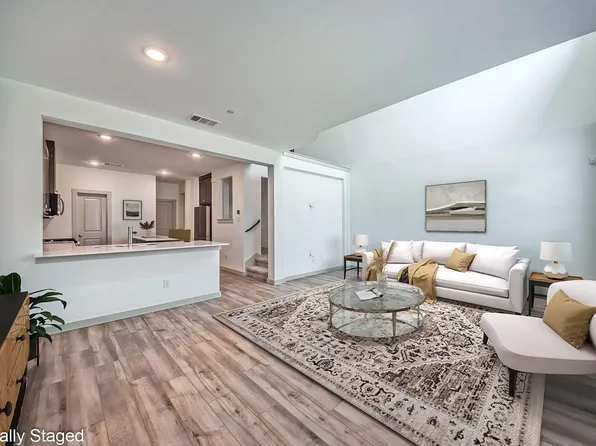 692 Vista Oaks Rd, Lewisville, TX 75067