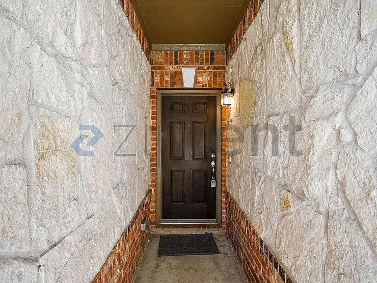 4218 Kendall Rock Ln — Photo 3
