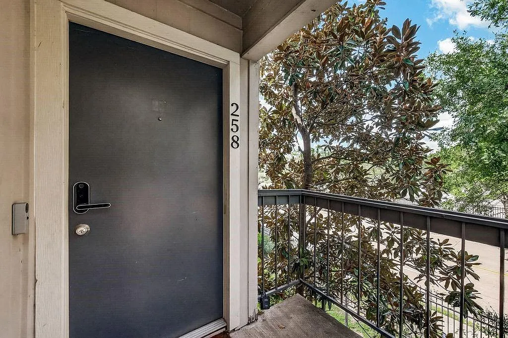 2 bed, 2.0 bath, 1137 sqft, $1,950 — Photo 4