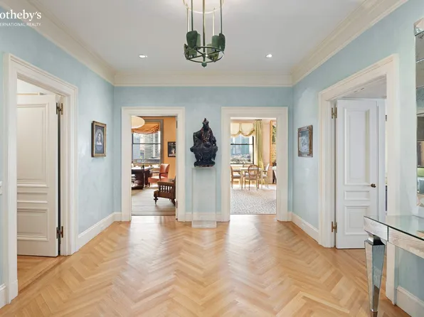 1 Sutton Place South image 5 of 15