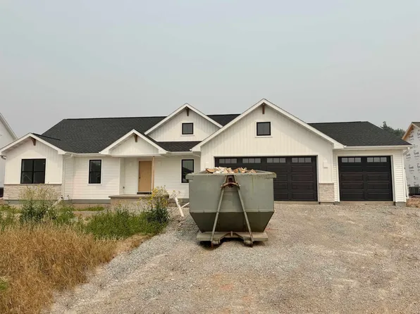 N8864 Galway Ln, Menasha, WI 54952