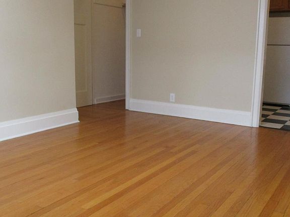 4th image of 524 S 31st St APT 19