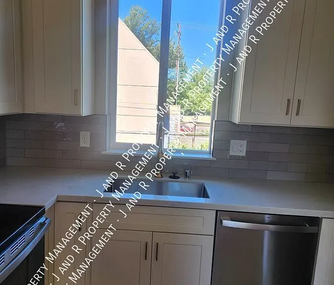 817 V St #2 — Photo 4