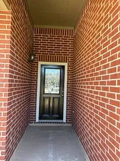 3 bed, 2.0 bath, 2018 sqft, $2,150 — Photo 2