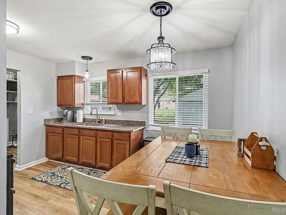 16042 Lauren St, photo 12