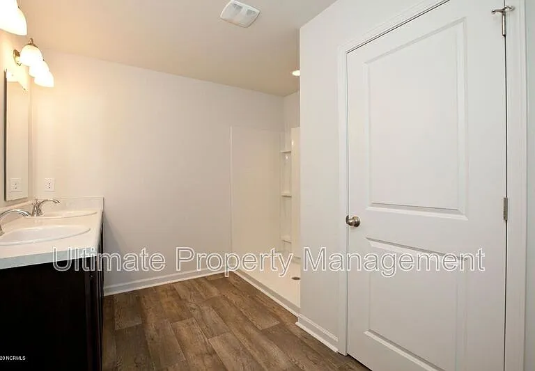 585 Draymore Dr NE — Photo 15
