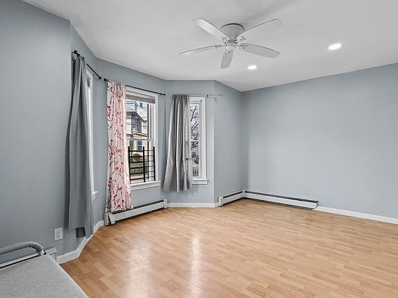 4th image of 16 Hinsdale Pl #1
