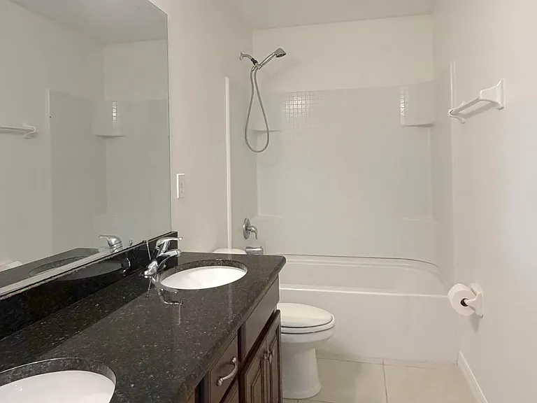 10606 Inside Loop — Photo 15