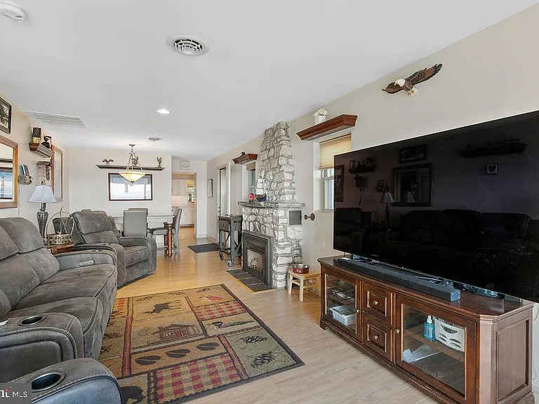 1348 Carpenters Point Rd — Photo 13