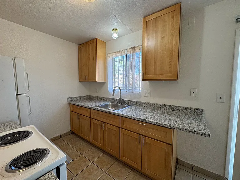 827 Dundee Way — Photo 11