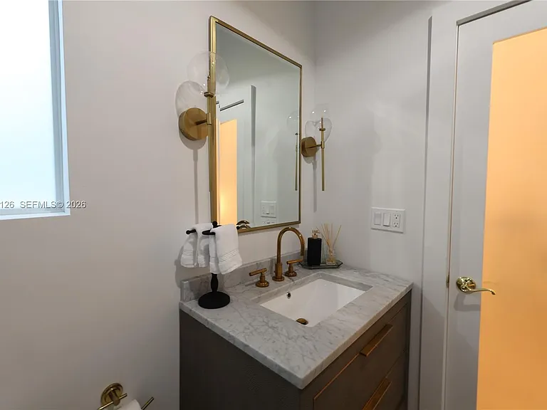 2338 SW 11th St — Photo 28