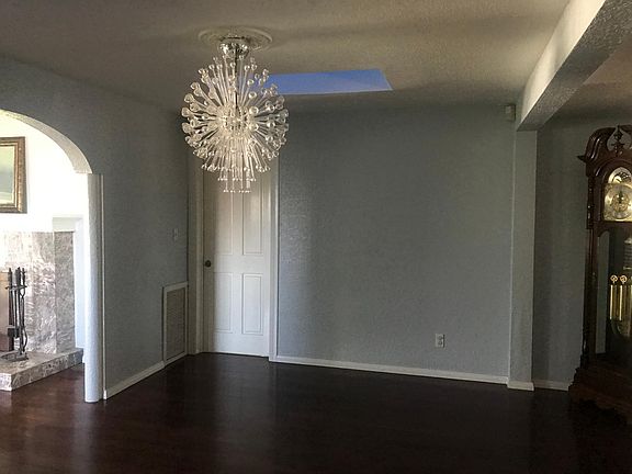4th image of 11464 Iris Ave