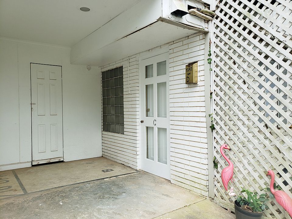 2nd image of 1341 Chester Rd #C