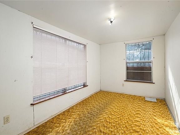 4th image of 410 E Taylor Ave