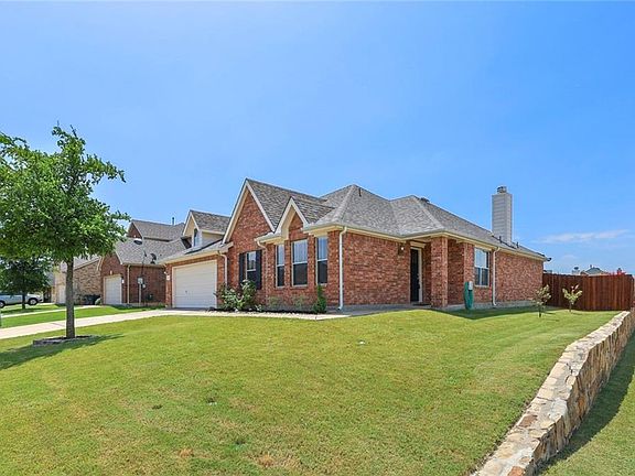 3rd image of 2700 Leisure Ln