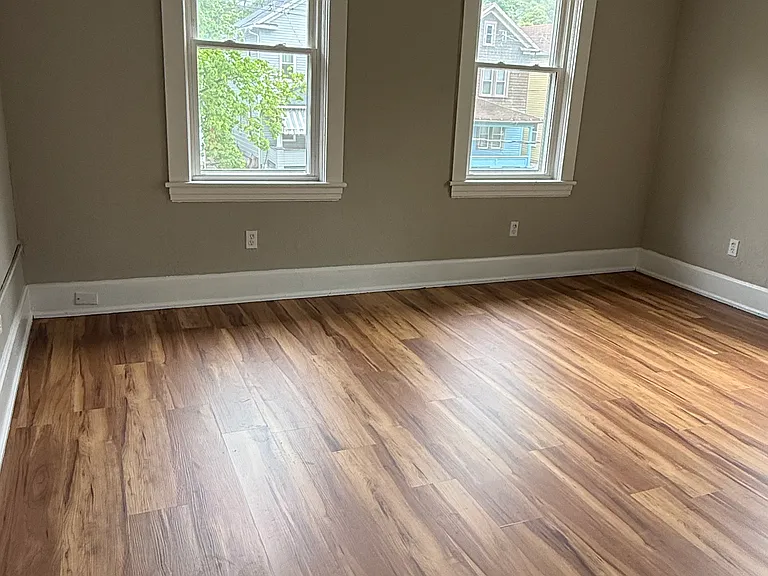 401-403 Highland Ave — Photo 14