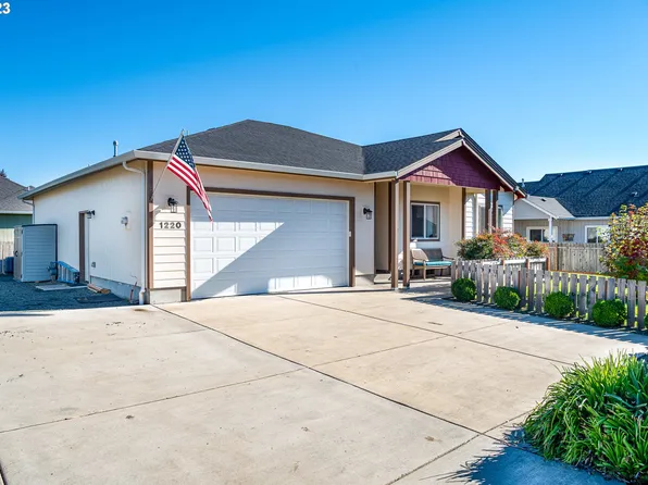 1220 Creswood Dr, Creswell, OR 97426