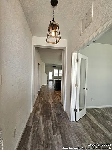 4 bed, 2.5 bath, 2395 sqft, $2,200 — Photo 3