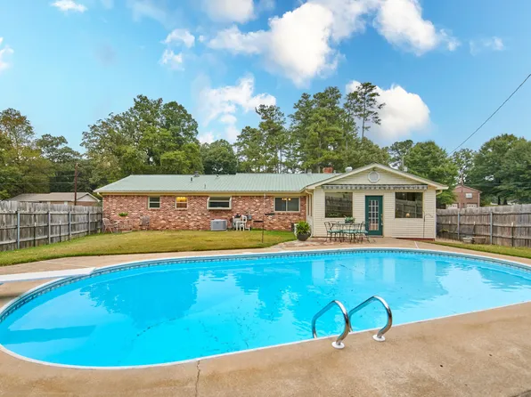 825 12th St, Pleasant Grove, AL 35127