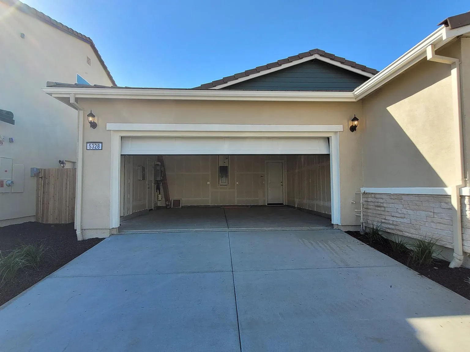 4 bed, 2245 sqft, $3,850 — Photo 4