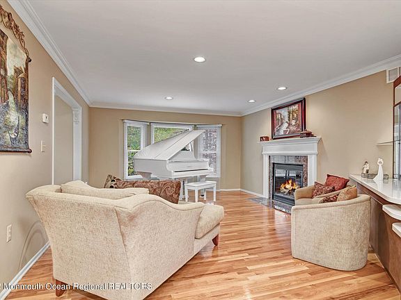 5th image of 5 Knollwood Ct