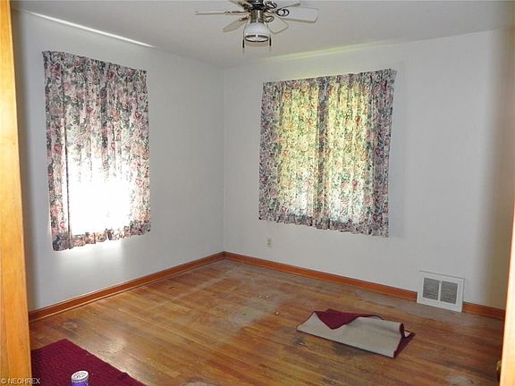 4th image of 19871 Naumann Ave