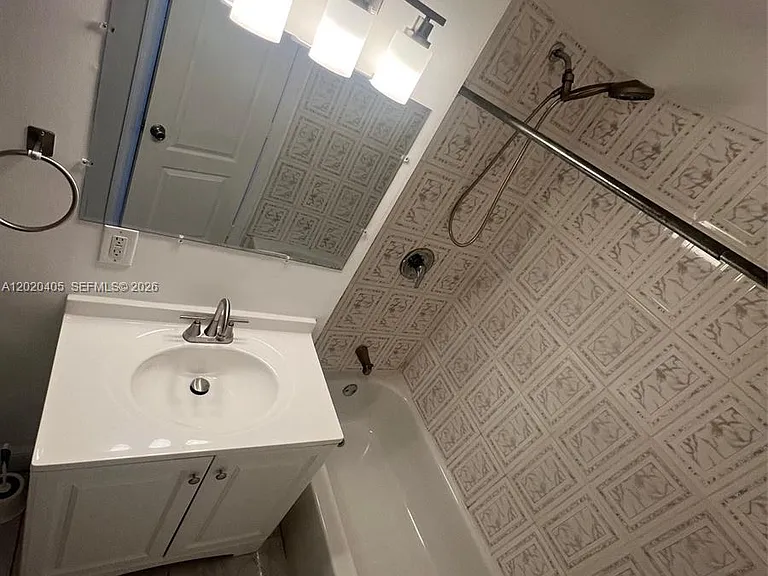 820 Euclid Ave #303 — Photo 8