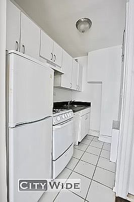 3rd image of 1045 Lexington Ave #3R