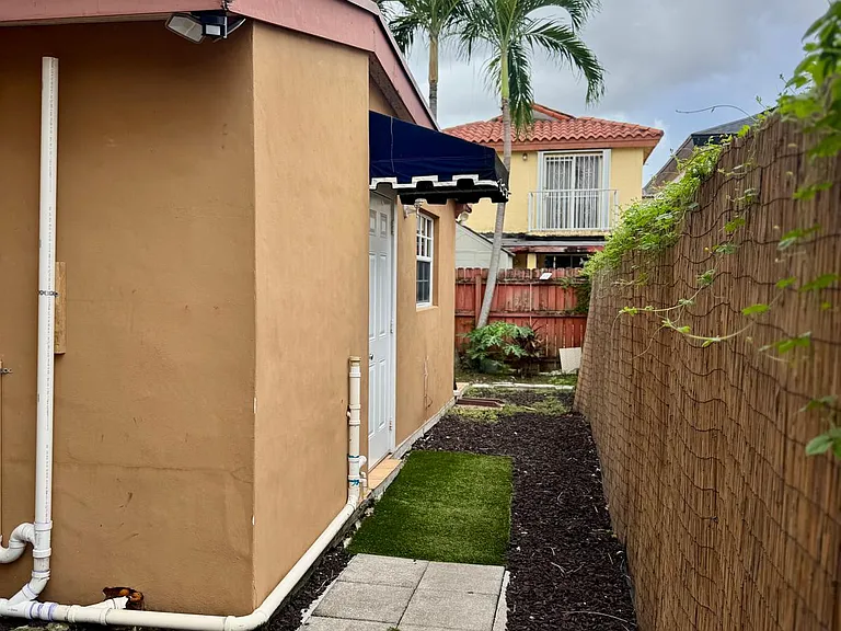 1110 SW 104th Ave — Photo 5