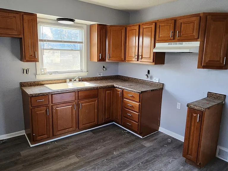 7815 W Villard Ave — Photo 5