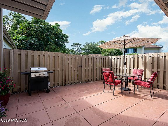 4th image of 208 Country Club Dr