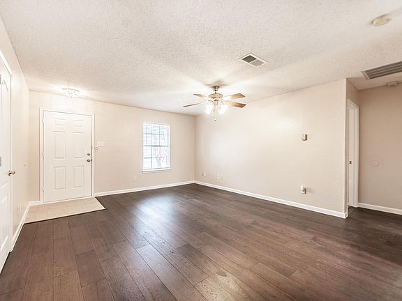 2nd image of 130 Hampshire Ln