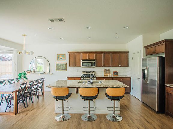 5th image of 3613 W Oakridge Avenue