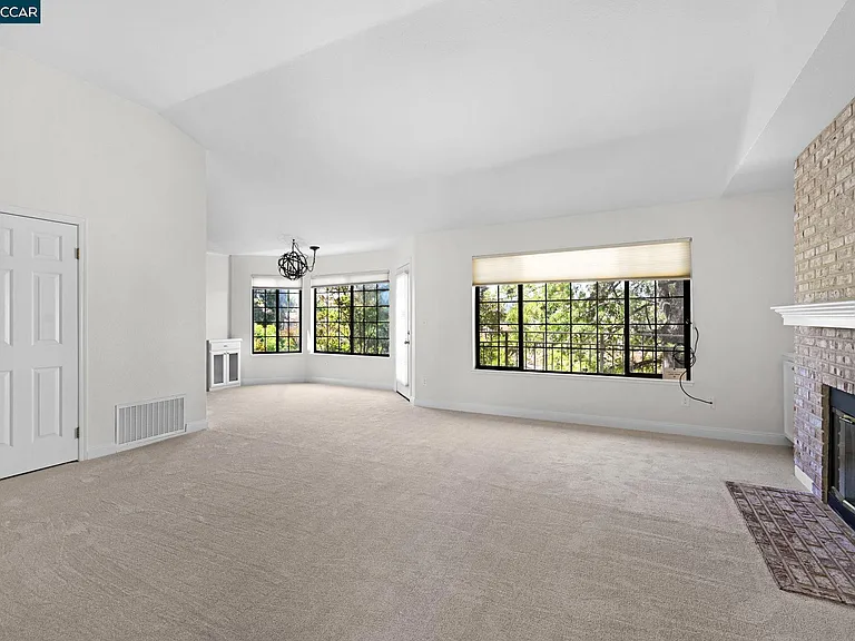 5012 Lakeview Dr #201 — Photo 4