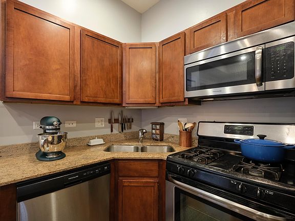 5th image of 2752 W Le Moyne St #1C
