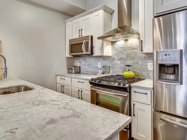 730 Girard St NW #1 — Photo 7