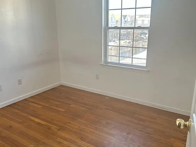 663 S Park St — Photo 11