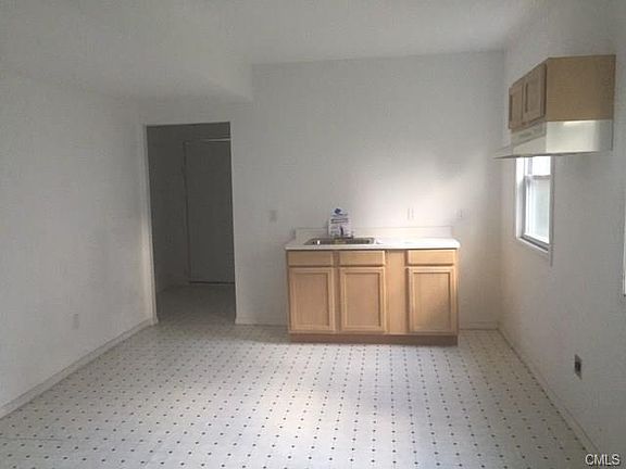 4th image of 2339 Fairfield Ave