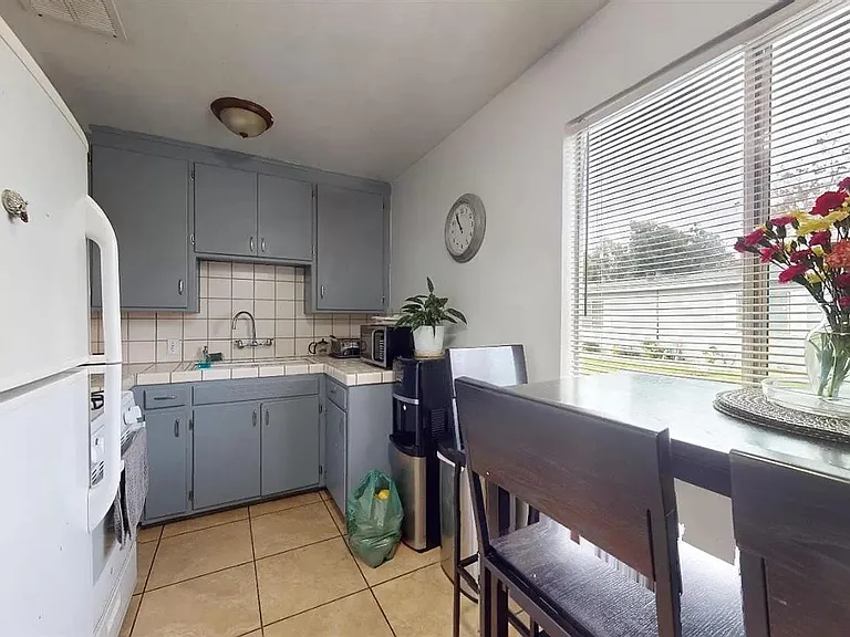 614 Leon Ave #B — Photo 8